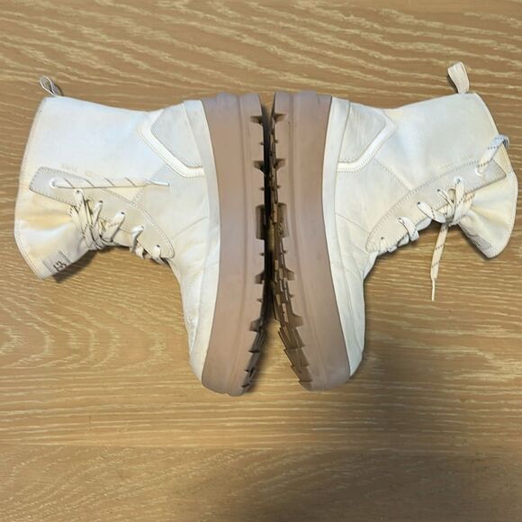 UGG Women's Lug Boot White, Size 9.5, - Picture 5 of 12